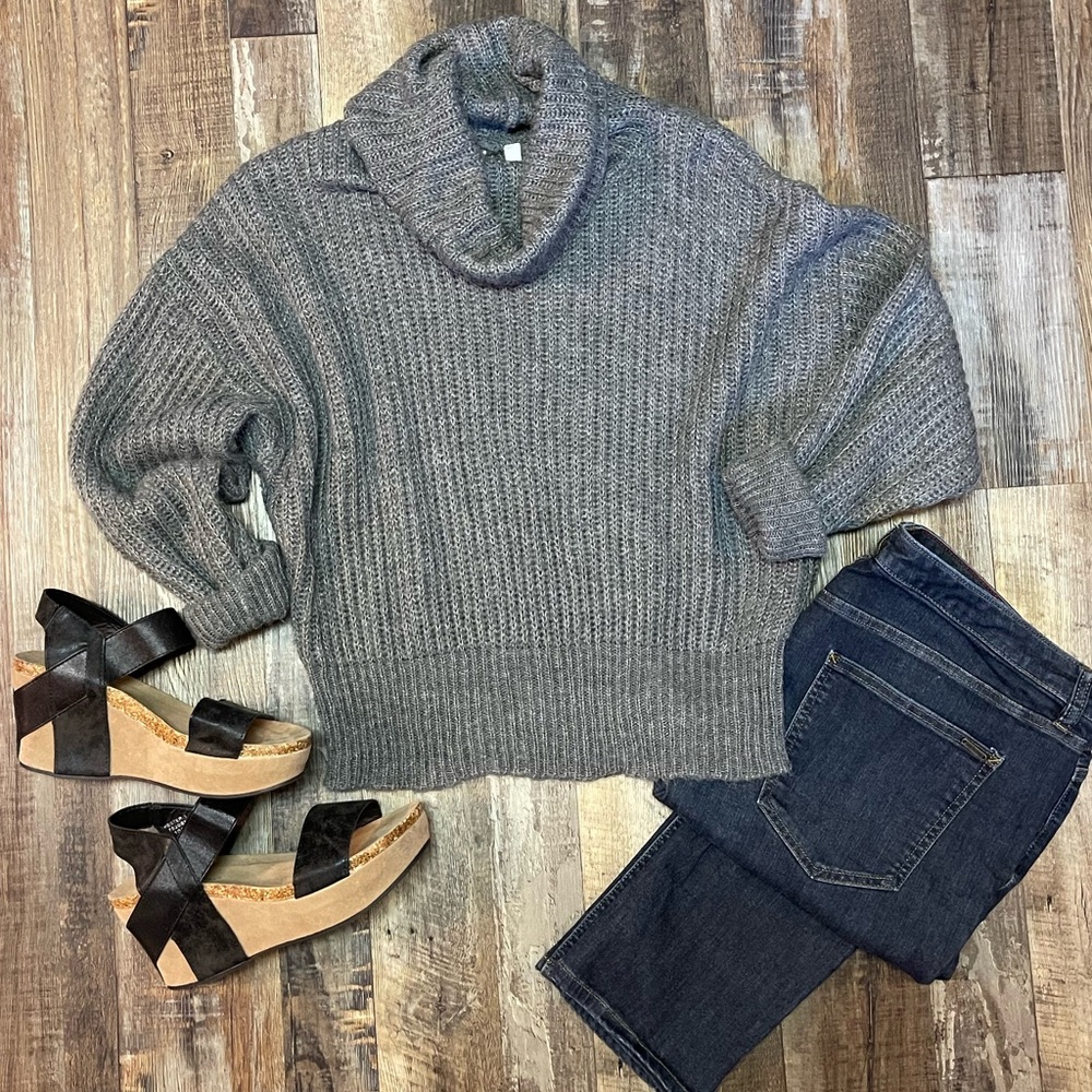 Elan Turtleneck Sweater, size L - Picture 1 of 10